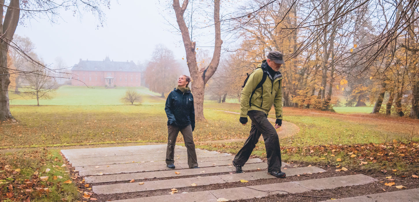 Holstenshuus slotspark om efteråret | Øhavsstien