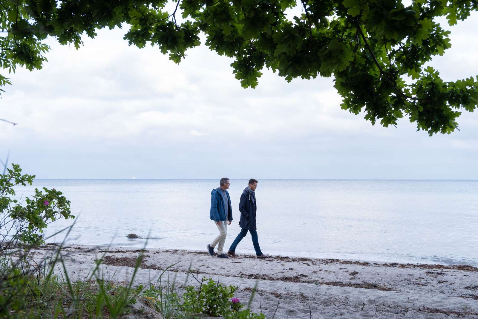 Vandrere ved kysten på Langeland