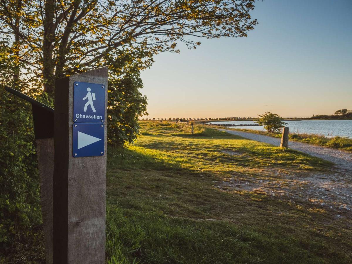 Øhavsstiens skilt på vandrerute på Ærø
